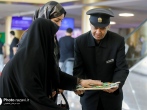 از آسمان تا آستان / استقبال خادمان از زائران دهه آخر صفر در فرودگاه مشهد