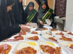 طبخ و توزیع غذای گرم توسط کانون خدمت رضوی هشتمین آفتاب اصفهان
