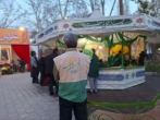 خدمت خادمیاران منطقه 5 تهران در چایخانه حضرت رضا(ع) به وقت افطار