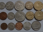 اهدای مجموعه ای از سکه های معاصر کشورها به موزه رضوی  