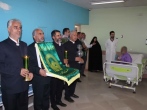 پرچم متبرک رضوی میهمان جانبازان بستری در بیمارستان میلاد شهریار