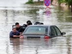 خدمت رسانی آستان قدس به سیل زدگان مشهد