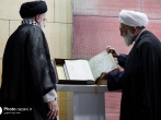 اهدای نسخه نفیس چاپ شده مصحف ۱۴۰۰ ساله مشهد رضوی به رئيس جمهور
