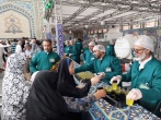 نذر شیرین کرمانی‌ها برای زائران مشهد/توزیع ۶ هزار قطاب در جشن امام رضا(ع)