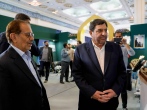 بازدید دکتر محمد مخبر از غرفه آستان قدس رضوی در نمایشگاه بین‌المللی کتاب تهران