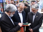 بازدید رئیس جمهور از غرفه آستان قدس رضوی در نمایشگاه کتاب تهران
