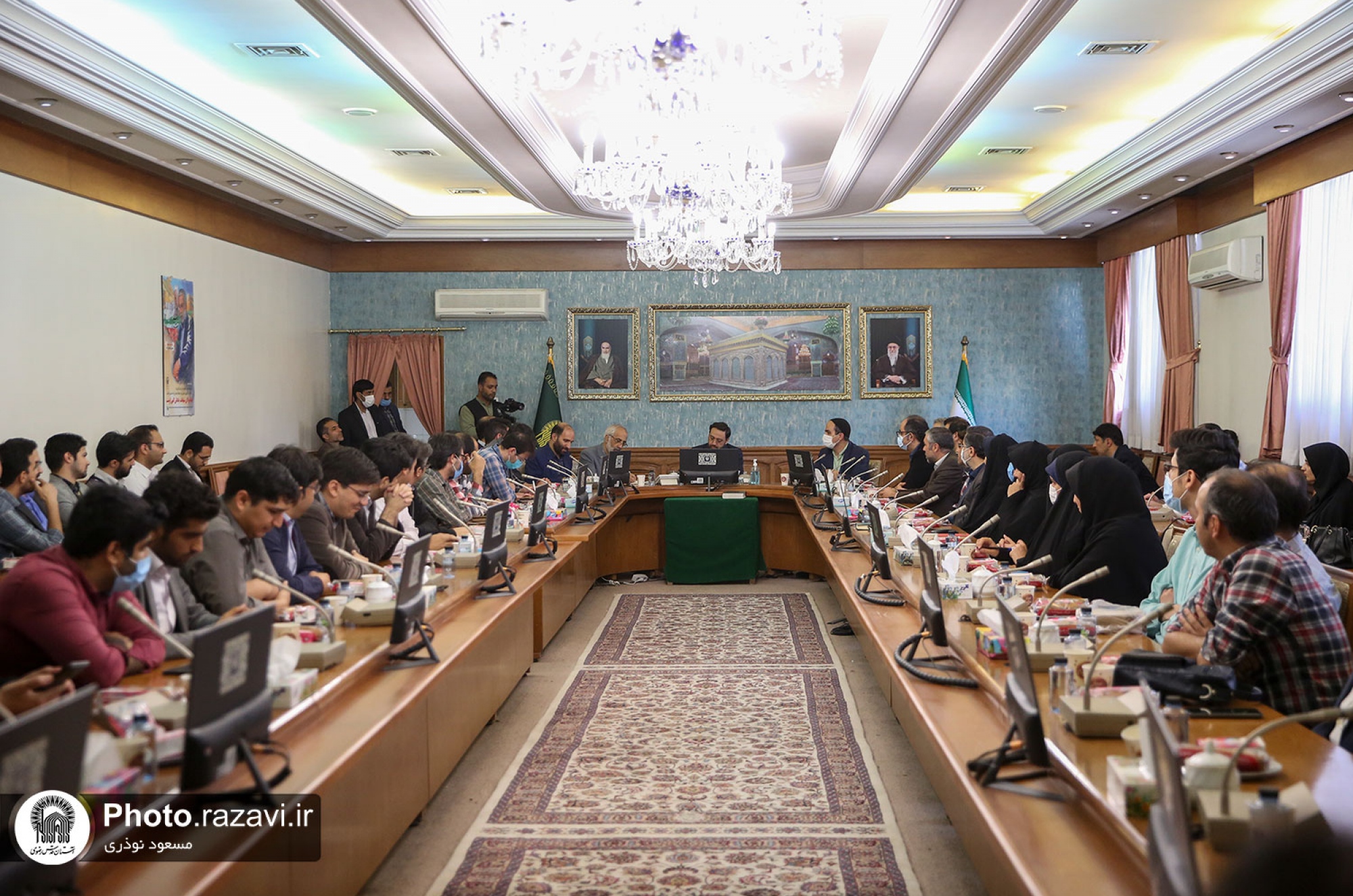 نشست صمیمی قائم مقام با کارکنان مرکز فناوری اطلاعات آستان قدس رضوی