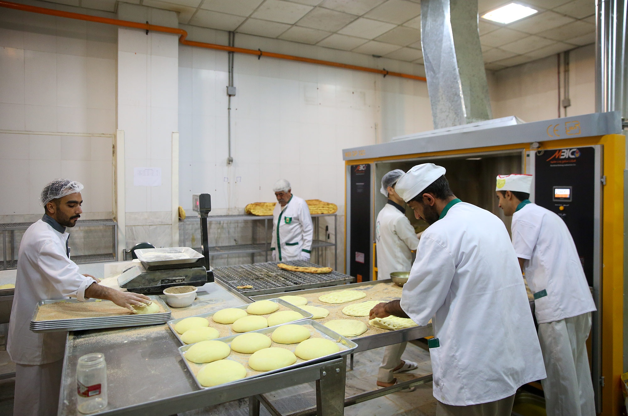 راه‌اندازی نانوایی مهمانسرای حضرت رضا(علیه‌السلام)