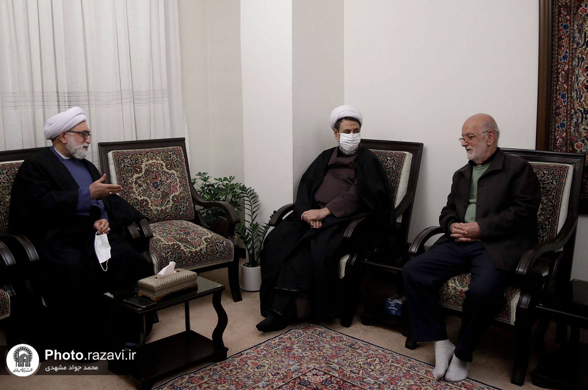 دیدار تولیت آستان قدس رضوی با خانواده شهدا در کرمان