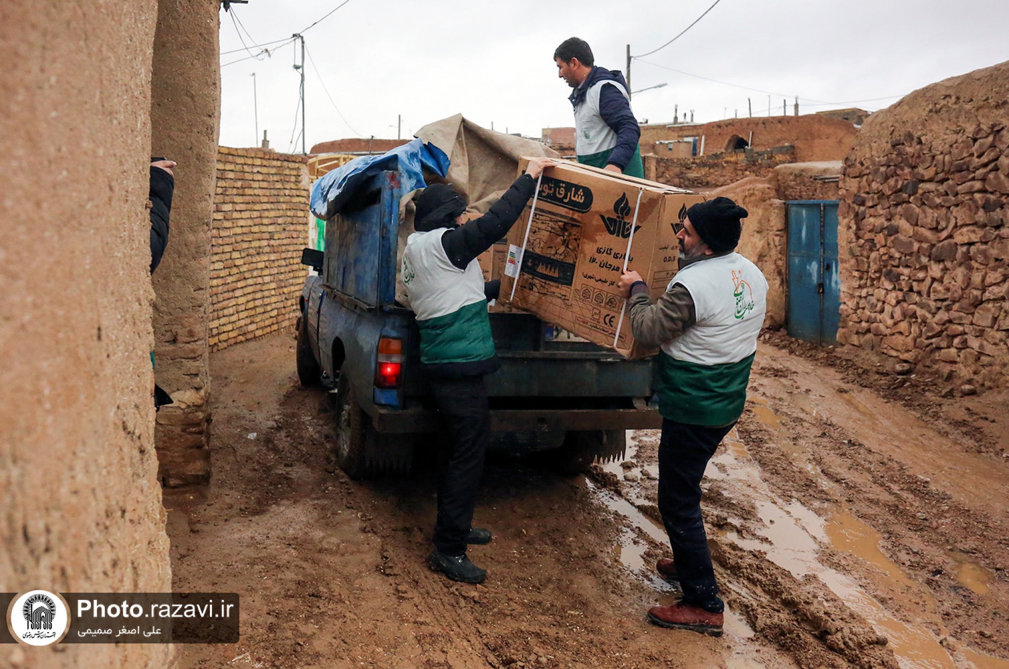 تحویل 24 دستگاه بخاری به خانواده‌های نیازمند روستای هندل‌آباد