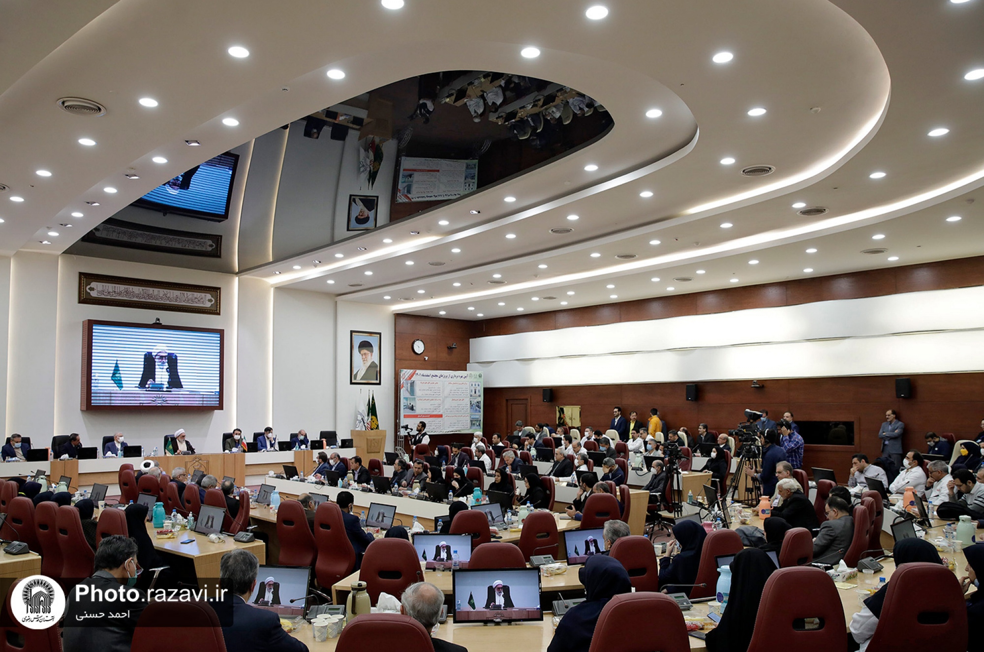 آیین بهره‌برداری از ۸ پروژه درمانی آستان قدس رضوی در بیمارستان امام رضا علیه السلام