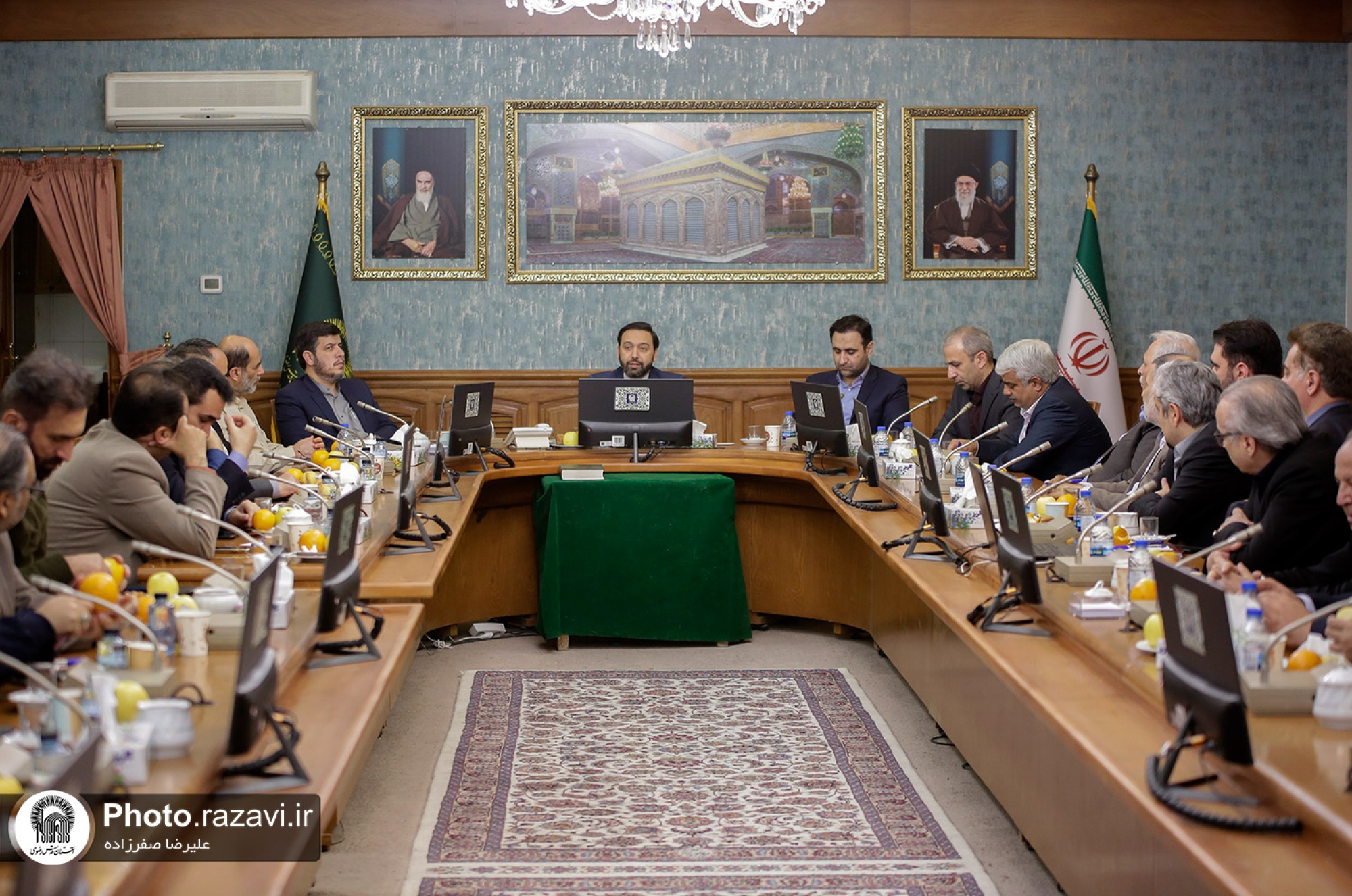 دیدار جمعی از اعضای جامعه هتلداران ایران با قائم‌مقام تولیت آستان قدس رضوی