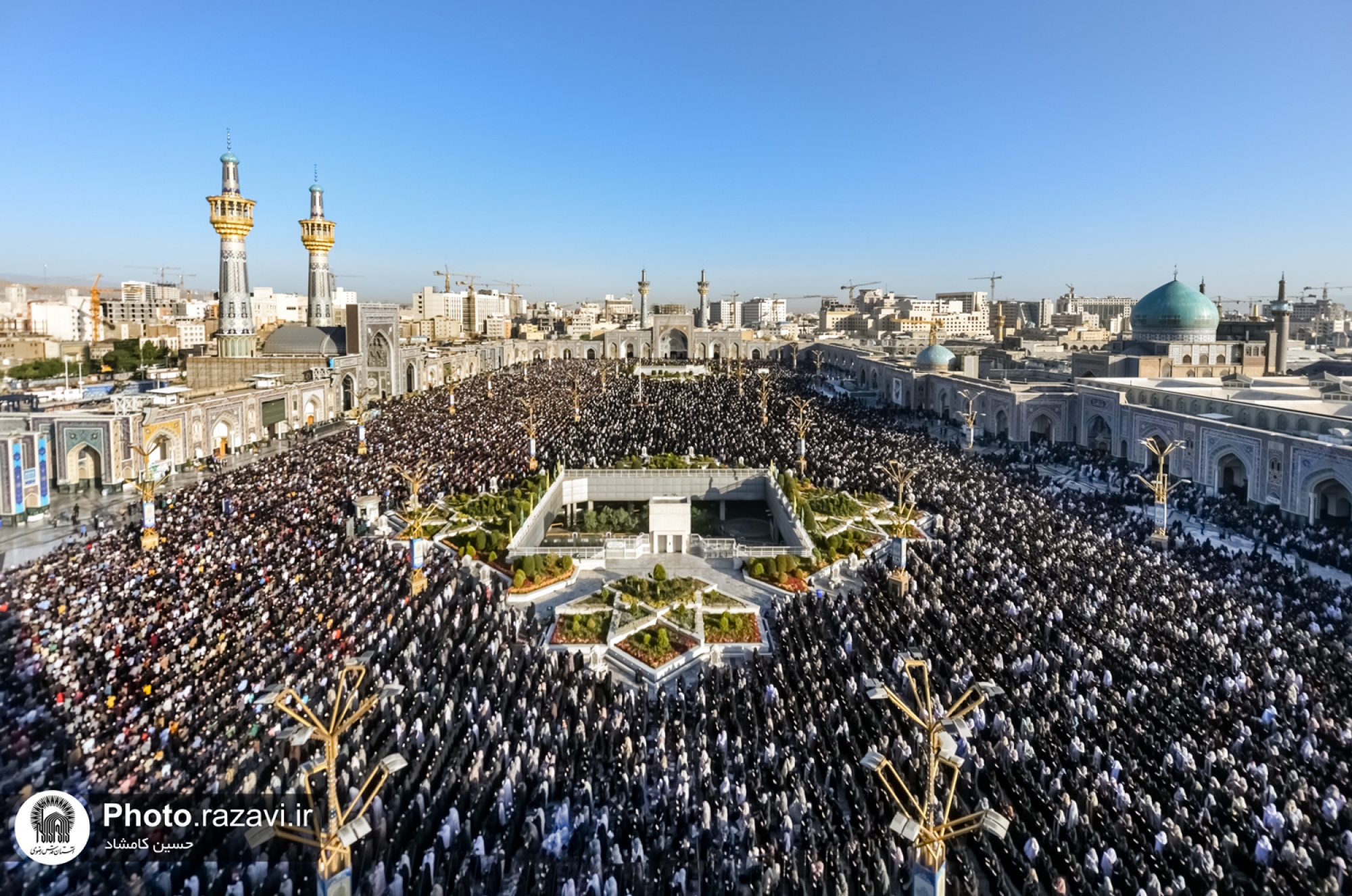 عکس با کیفیت : نماز عید فطر در حرم امام رضا علیه السلام