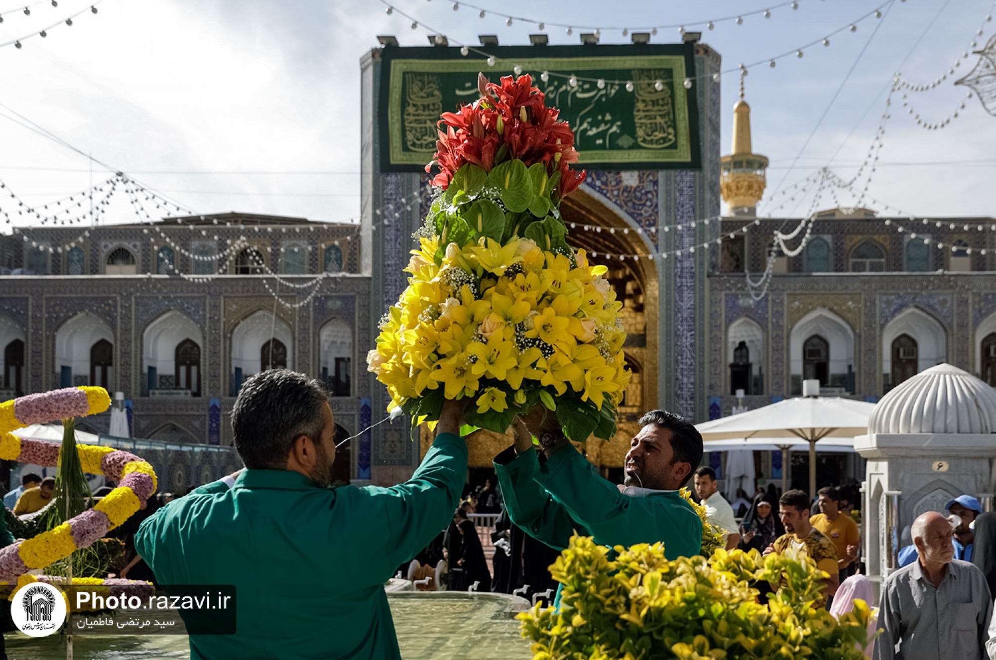 گل‌آرایی صحن آزادی حرم مطهر رضوی