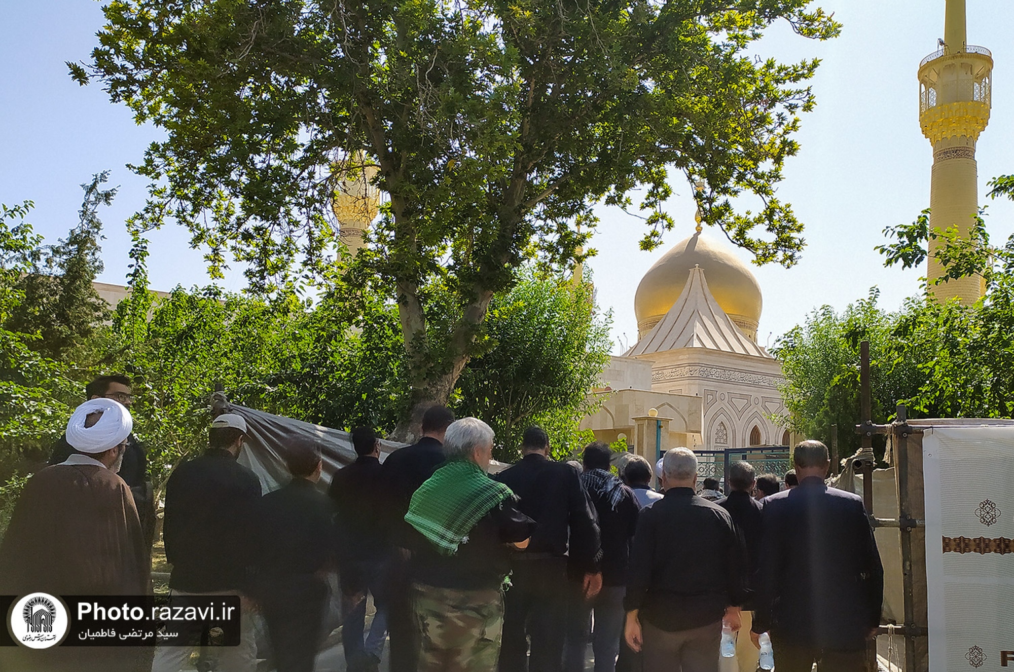 حضور خدام و کارکنان آستان قدس رضوی در مراسم سالگرد ارتحال امام خمینی(ره)