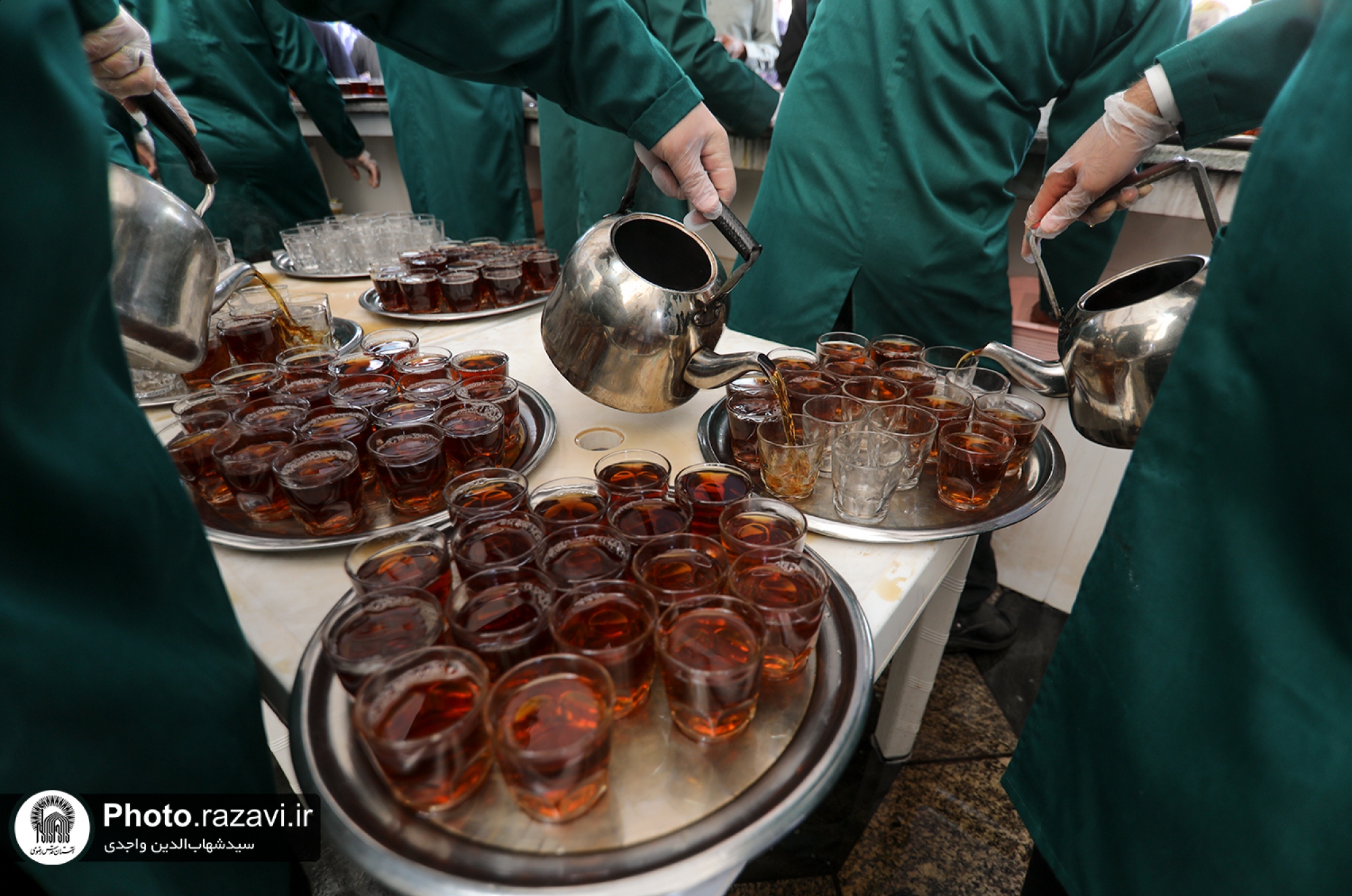 حضور خادمیاران کرمانی در چایخانه حضرت