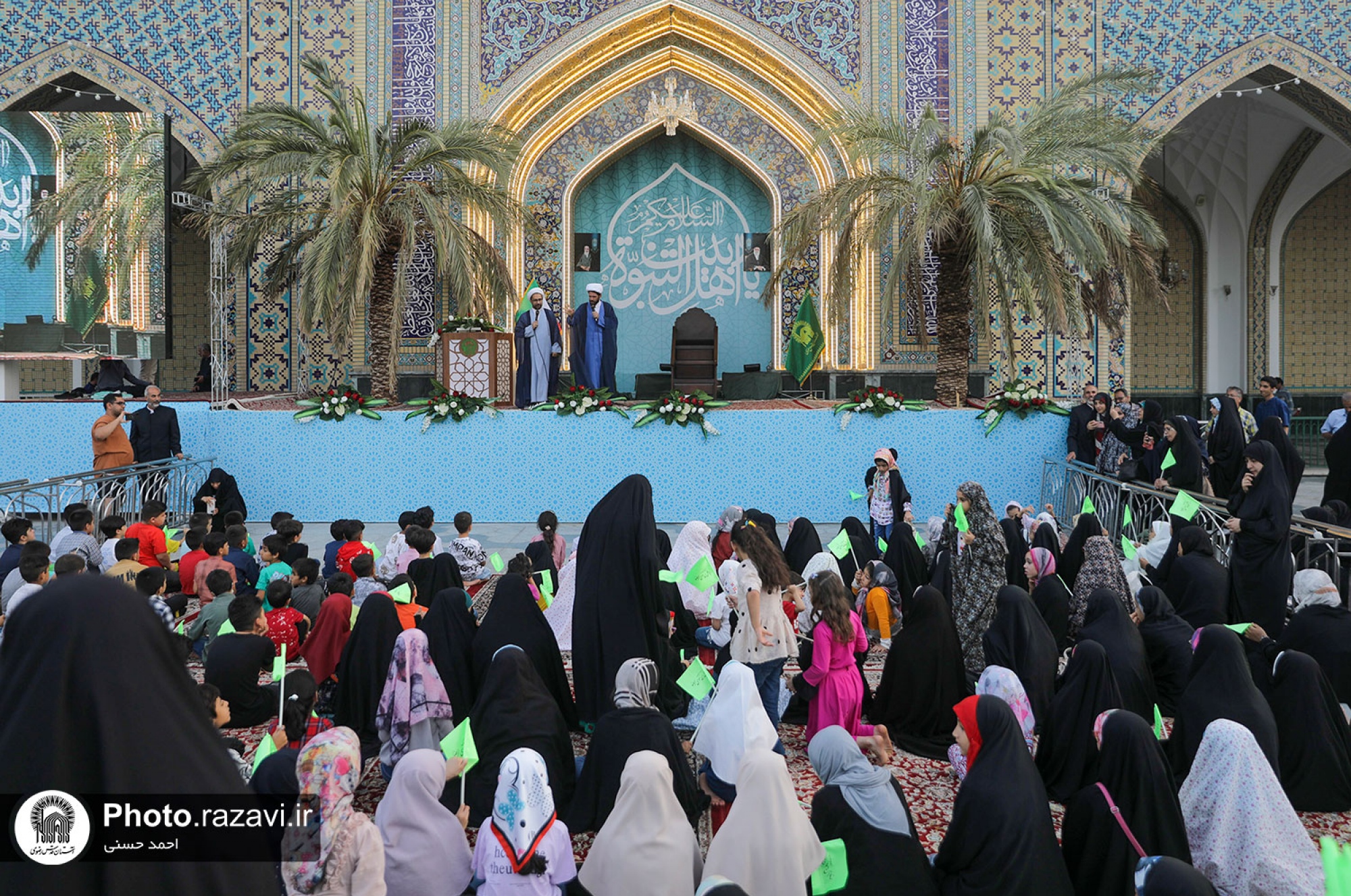 گردهمایی کودکان و نوجوانان جهان اسلام در حرم مطهر رضوی