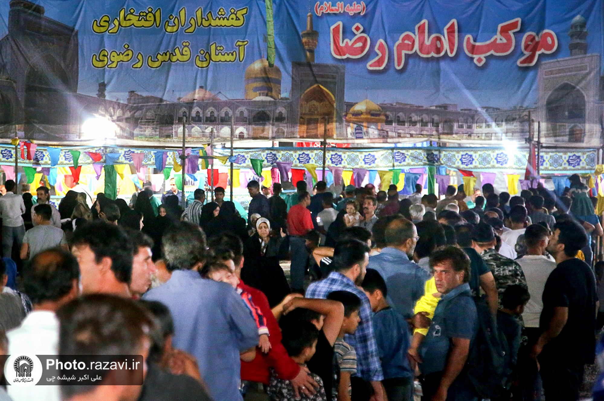 موکب کفشداران افتخاری حرم مطهر رضوی در شب عید غدیر