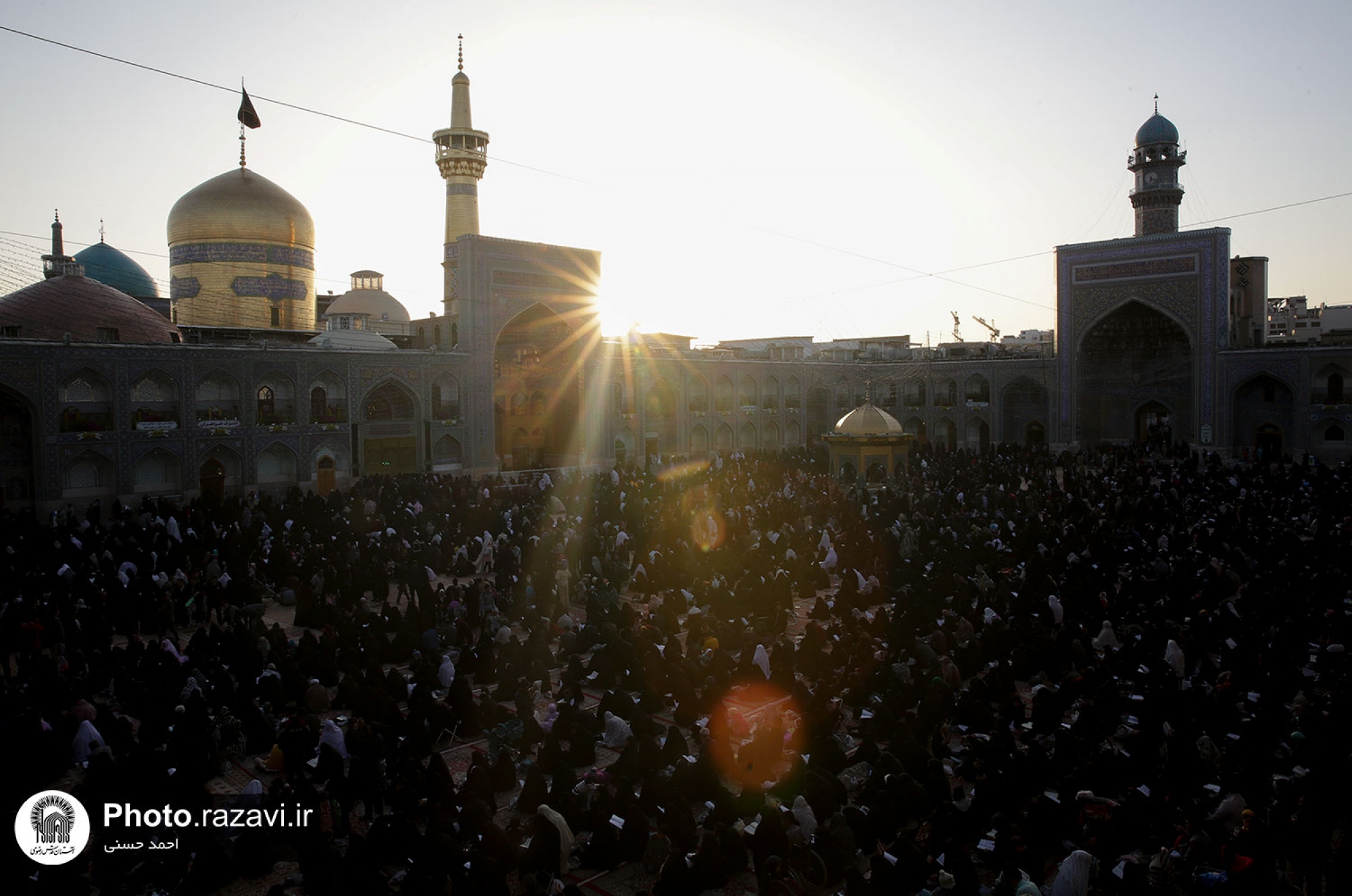 عکس با کیفیت : صحن انقلاب اسلامی حرم مطهر رضوی