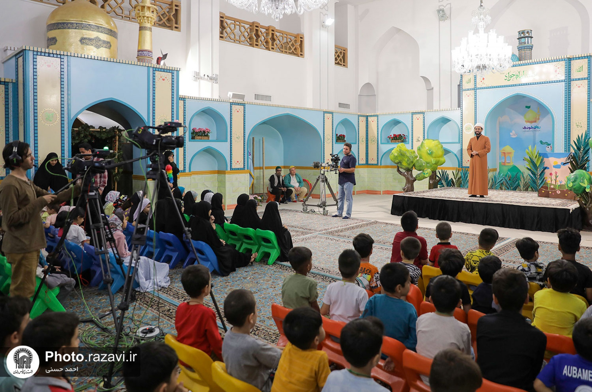 ضبط برنامه تلویزیونی «بچه مسلمان» در رواق کودک حرم مطهر رضوی