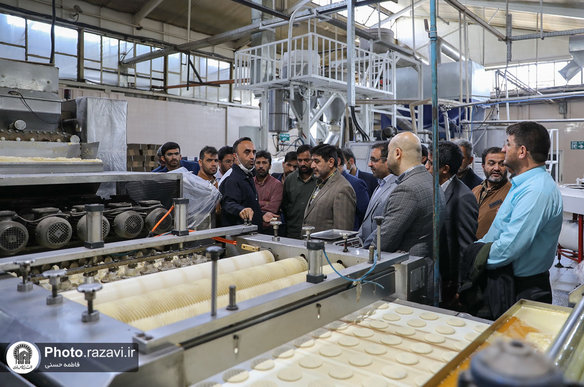 بازدید کارکنان آستان قدس از شرکت صنایع غذایی رضوی
