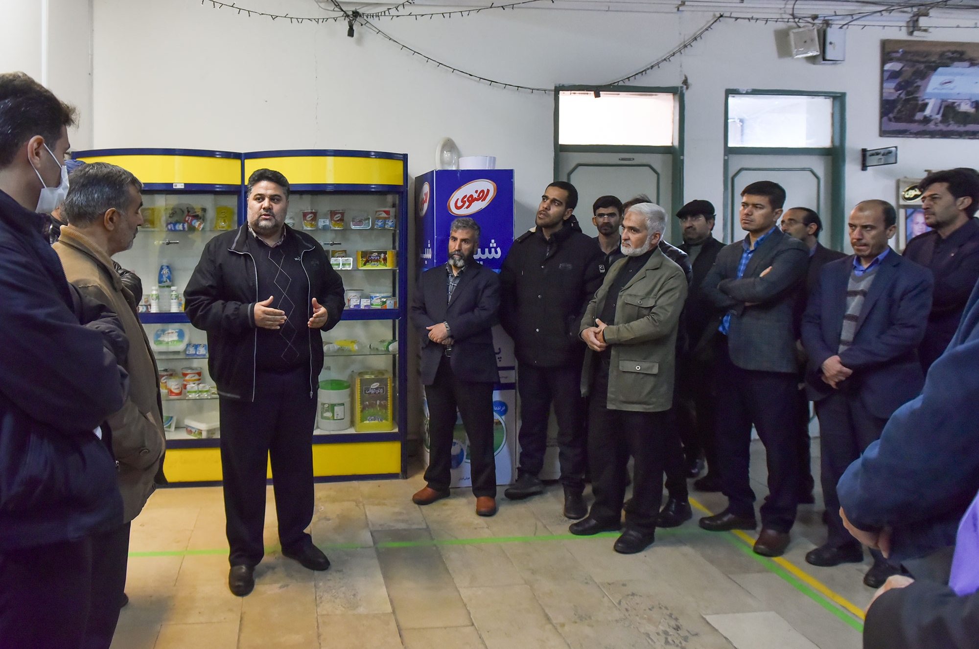 بازدید کارکنان آستان قدس رضوی از کارخانه لبنی رضوی