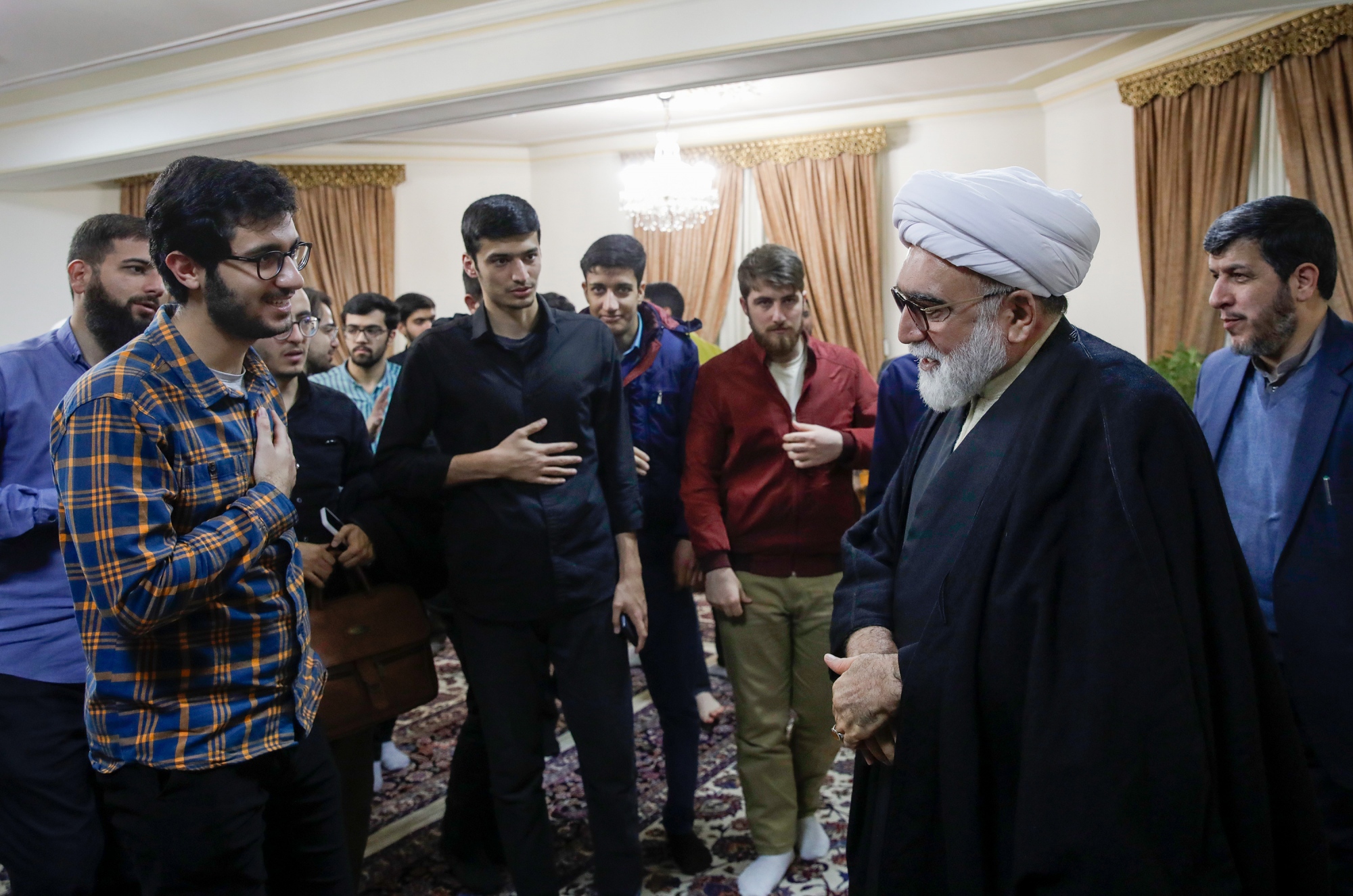نشست صمیمی تولیت آستان قدس با دانشجویان دانشگاه علوم اسلامی رضوی