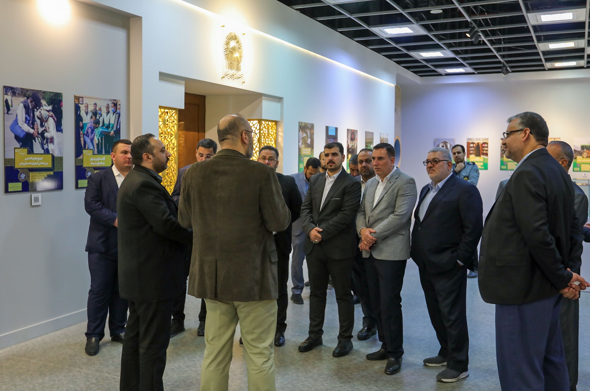 بازدید جمعی از مدیران عتبه حسینی از نمایشگاه رواق خدمت
