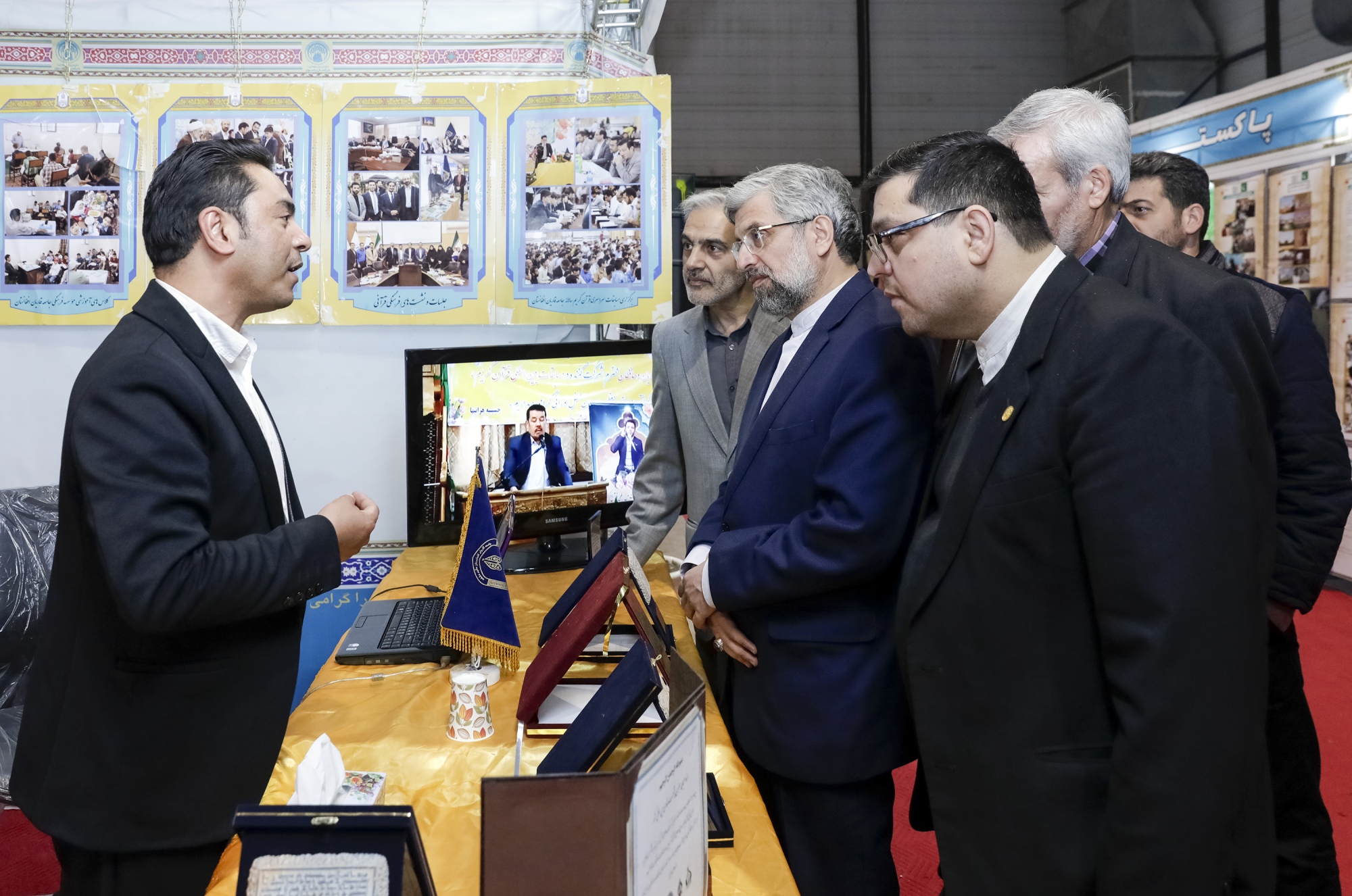 بازدید مدیر عالی حرم مطهر رضوی از نمایشگاه قرآن و عترت مشهد