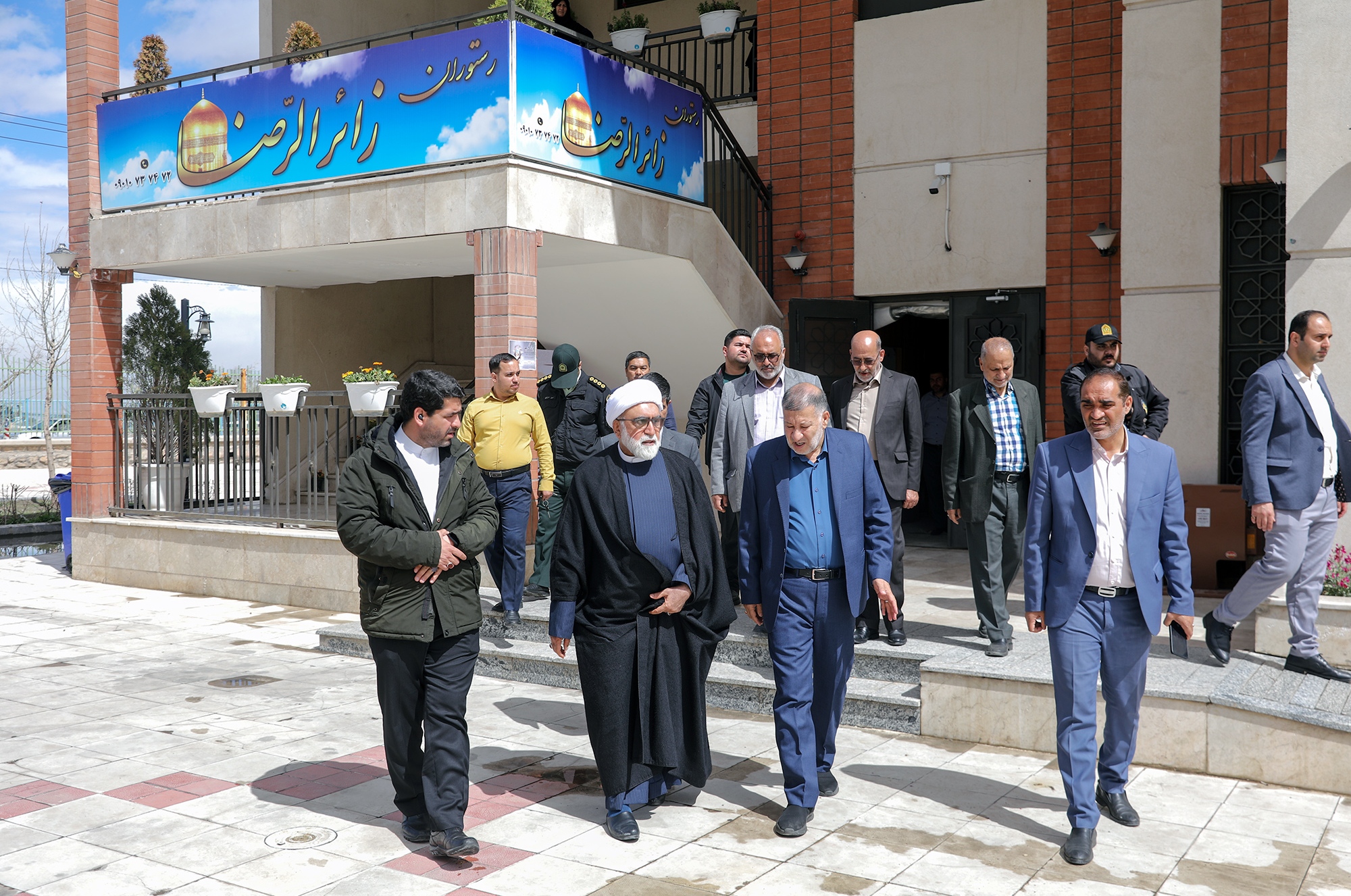 بازدید تولیت آستان قدس رضوی از خدمت‌رسانی به زائران در زائرشهر رضوی