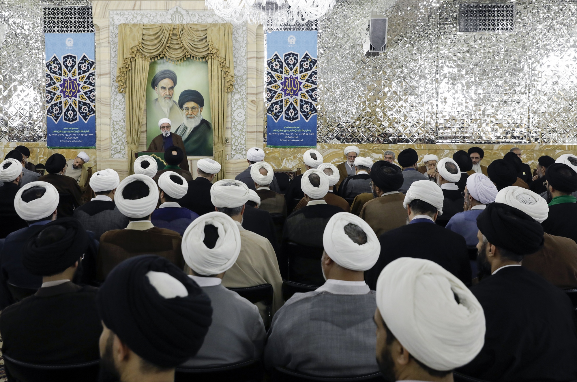 نشست ائمه جماعات حرم مطهر و مساجد منتخب مشهد با تولیت آستان قدس رضوی