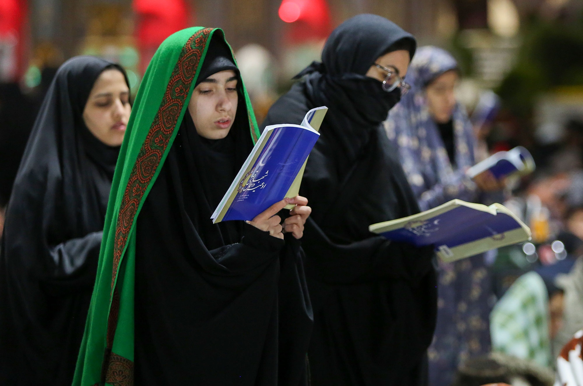 حضور نوجوانان دهه هشتادی در مراسم احیا ماه مبارک رمضان