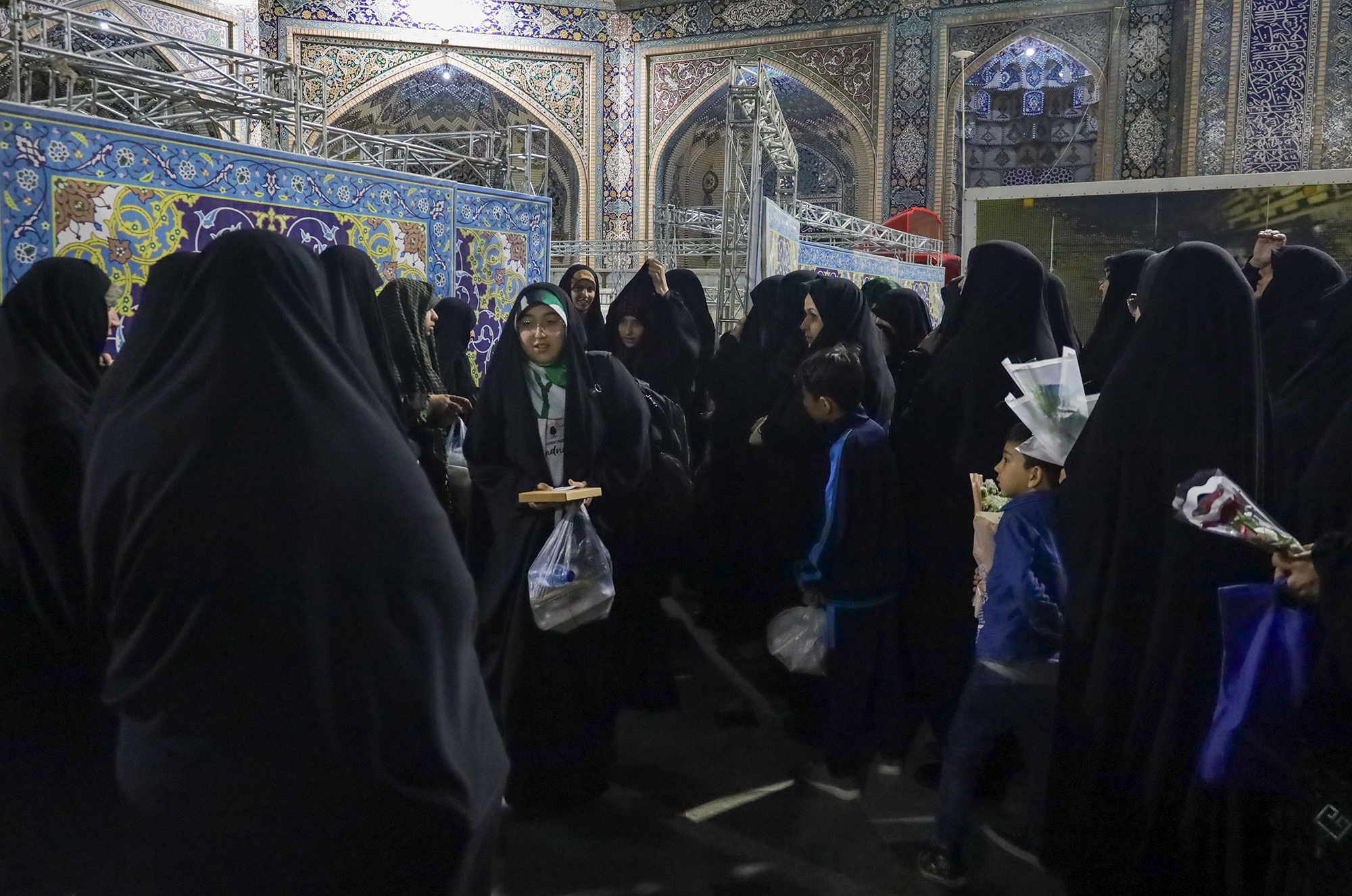 وداع دختران نوجوان معتکف رمضانیه در حرم مطهر رضوی