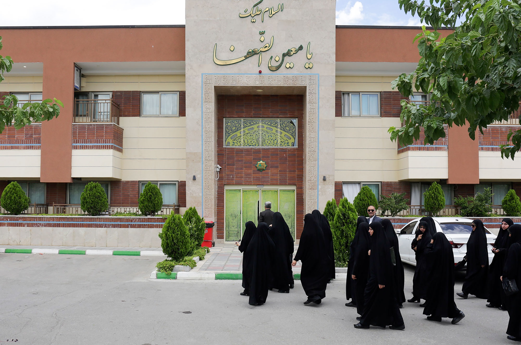 بازدید کارکنان آستان قدس از مؤسسات موقوفه خدمات زائر رضوی