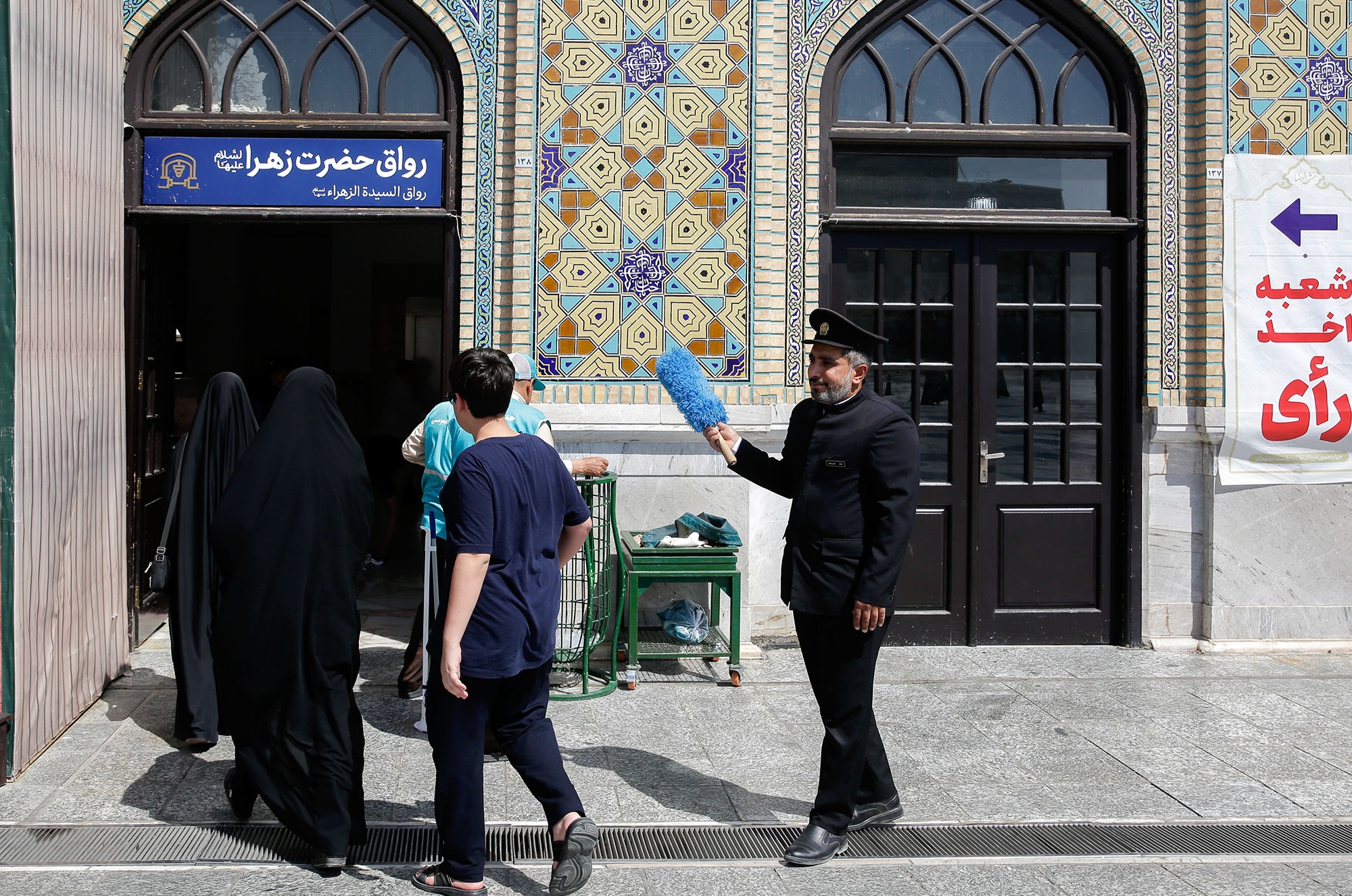 خدمت‌رسانی خادمان رضوی در انتخابات ریاست جمهوری