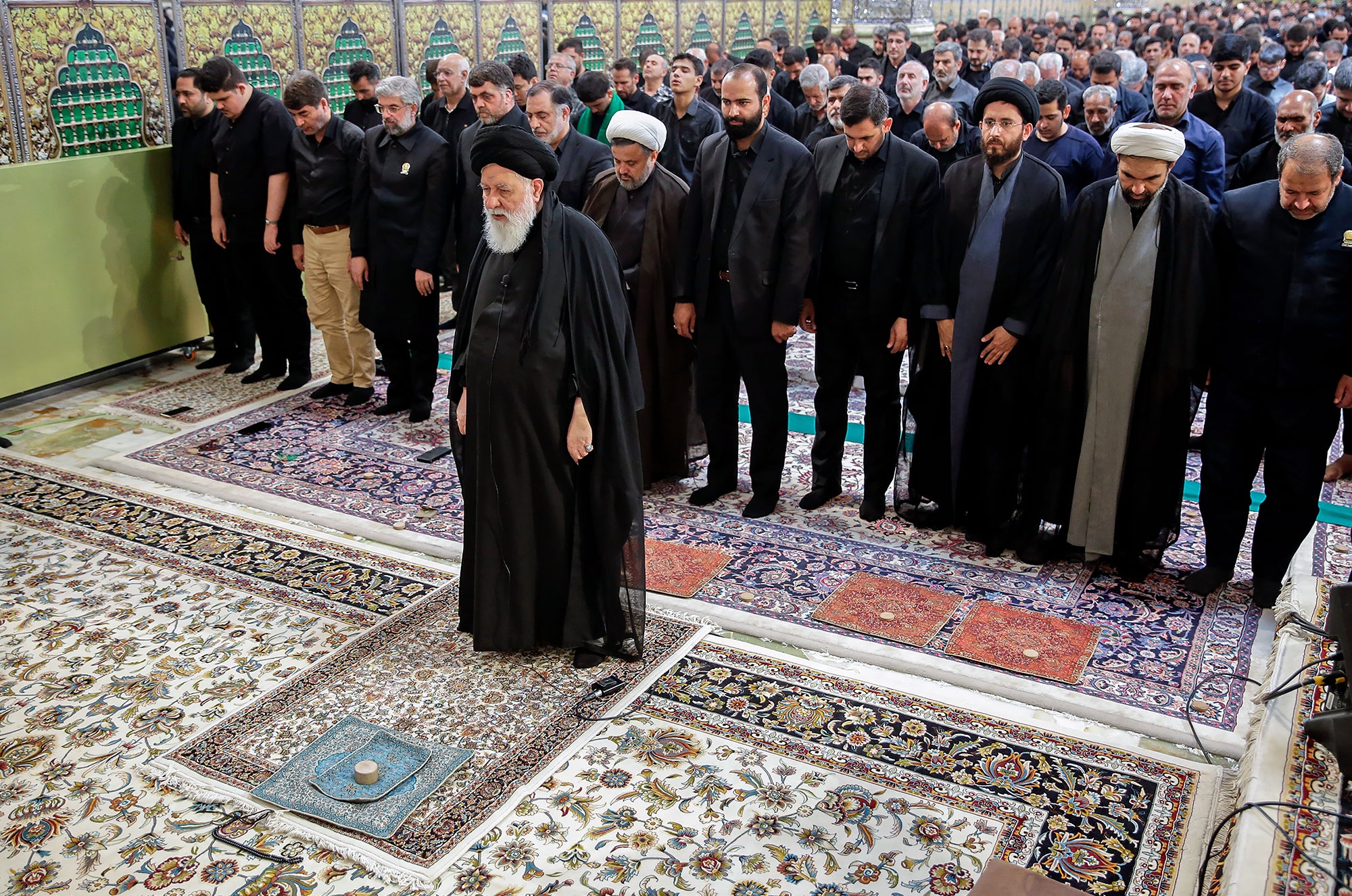 اقامه نماز ظهر عاشورا در حرم مطهر رضوی