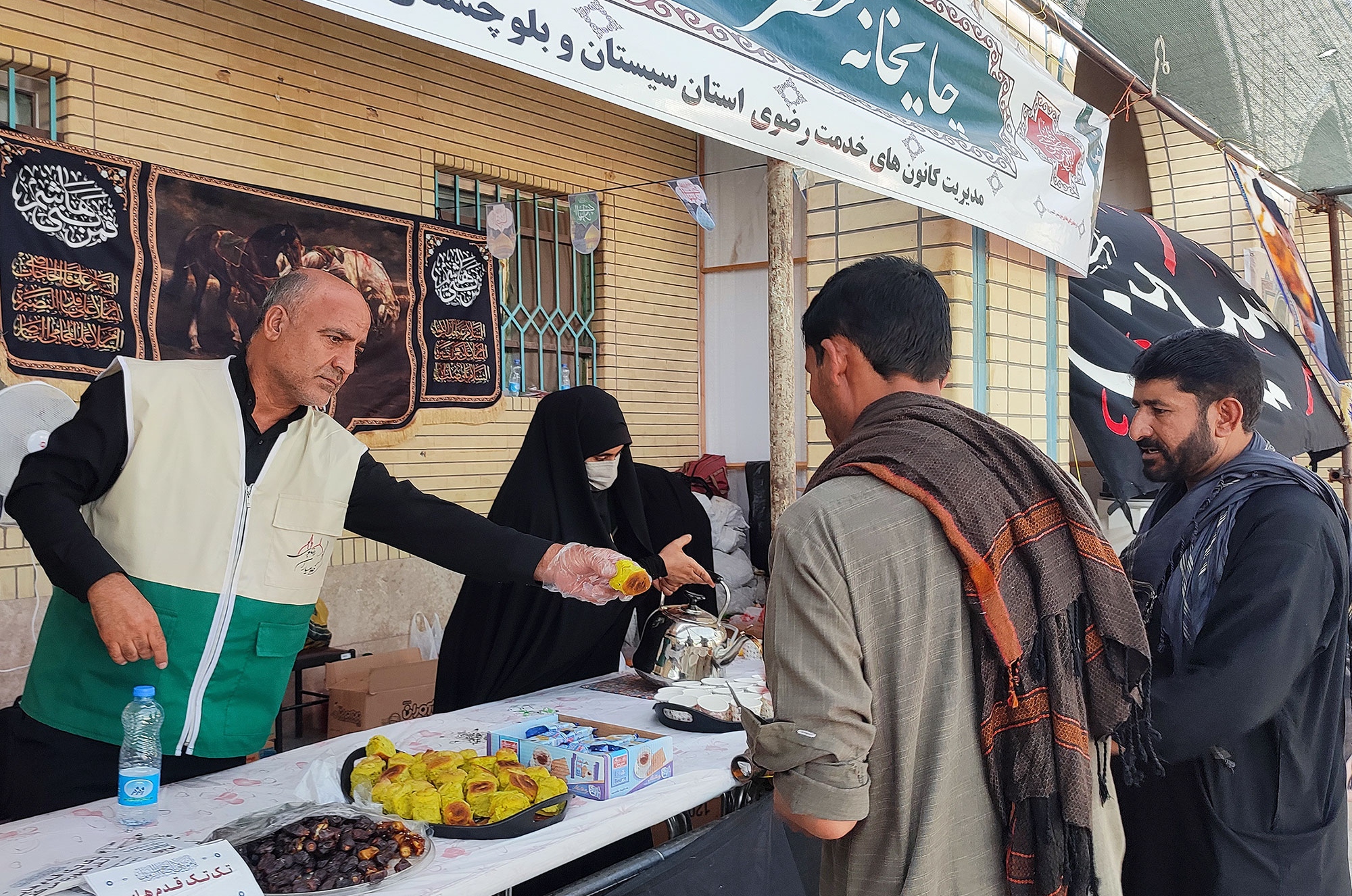 خدمت رسانی به زائران اربعین حسینی در مرز میرجاوه