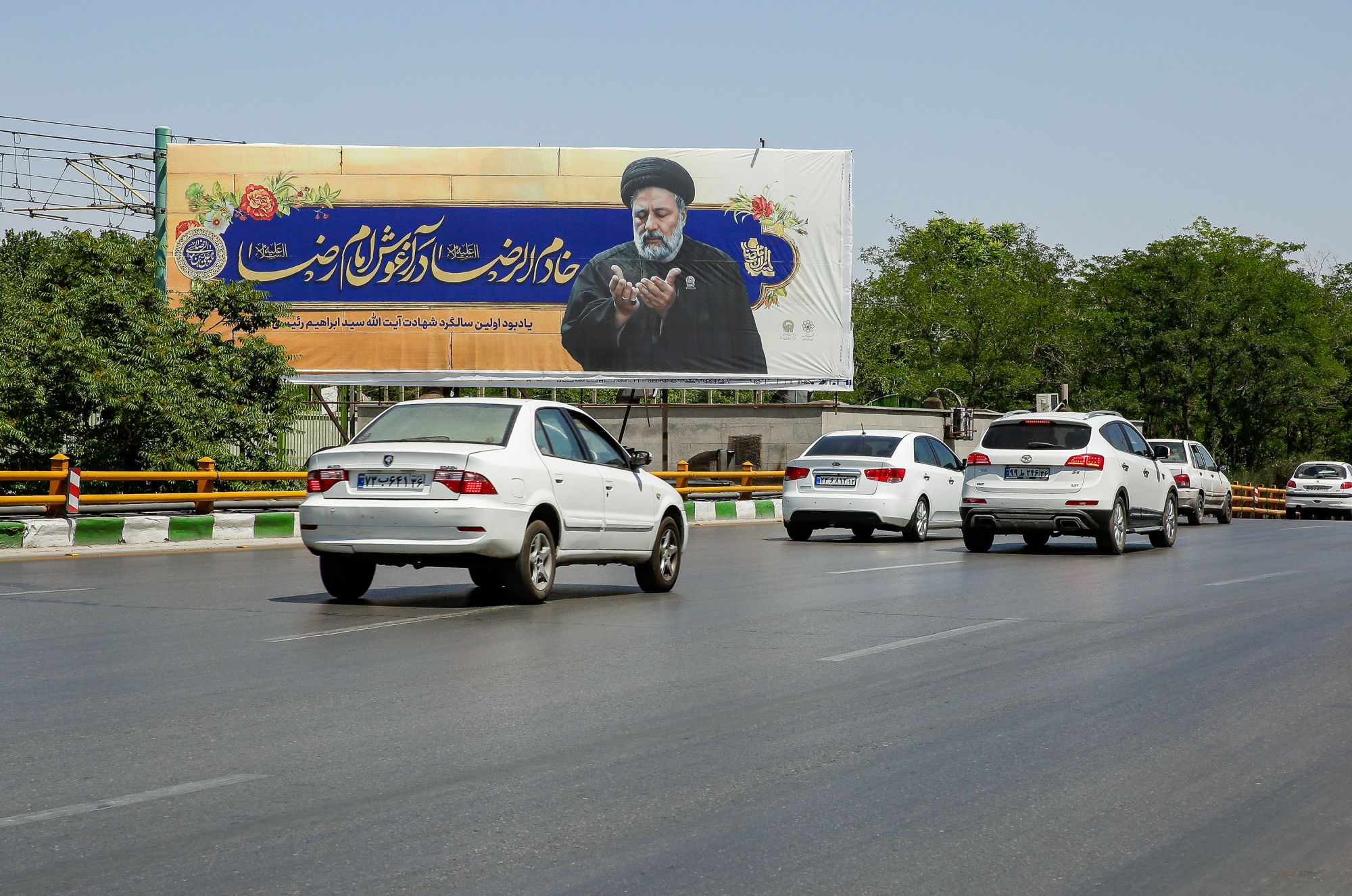 تبلیغات محیطی آستان قدس رضوی در دهه کرامت