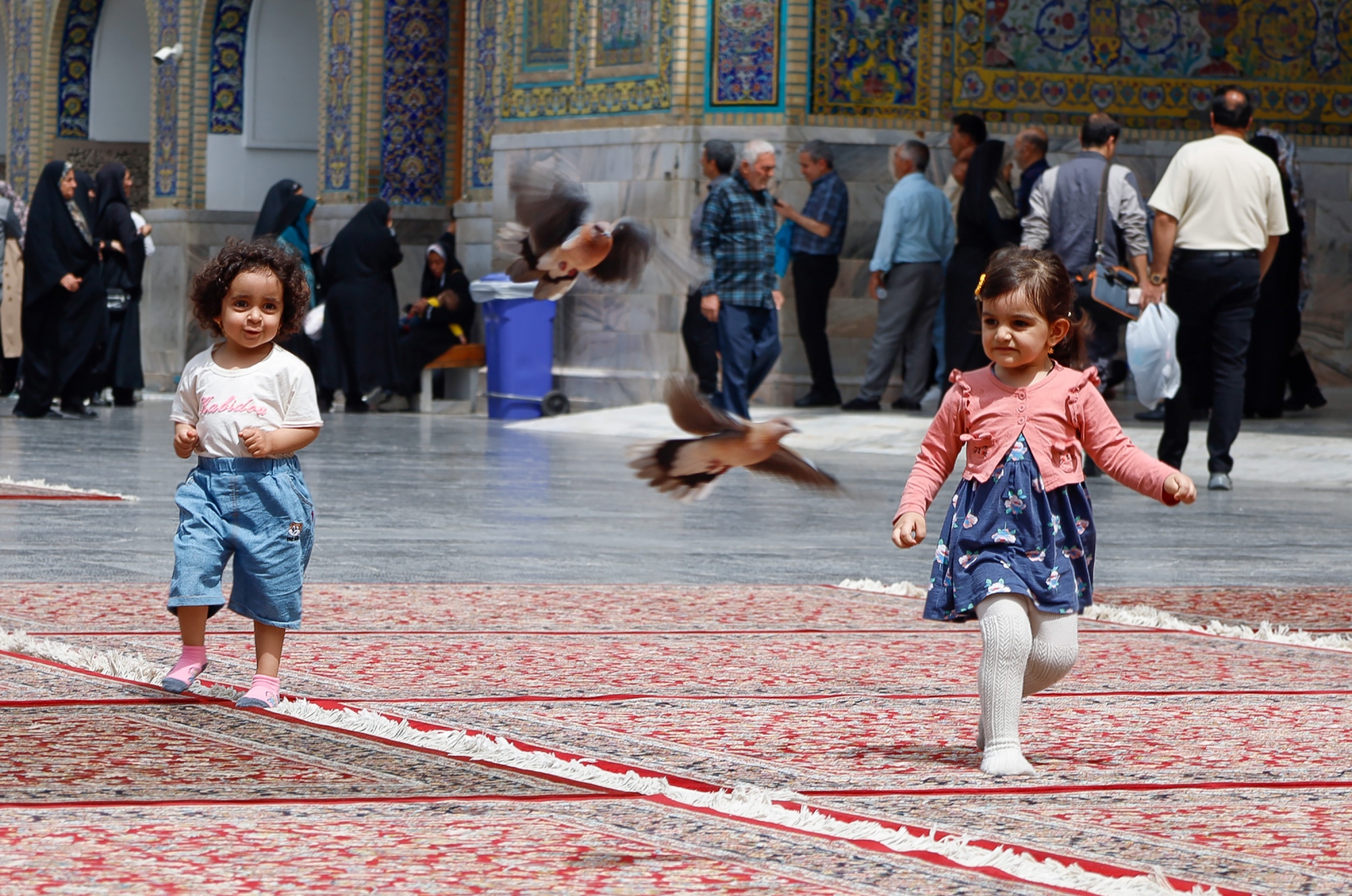 دخترانه در حرم امام مهربانی‌ها