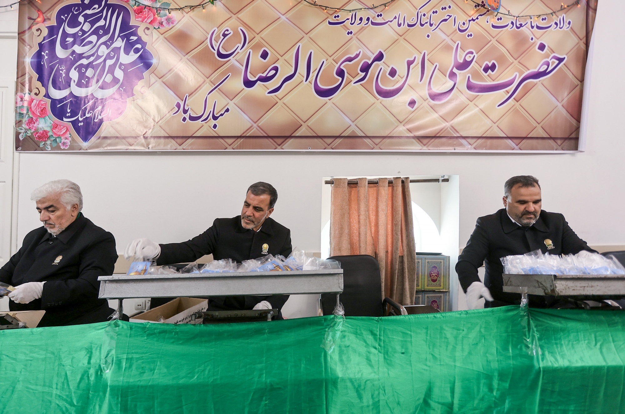 بسته‌بندی و توزیع 5هزار بسته نبات متبرک در دهه کرامت