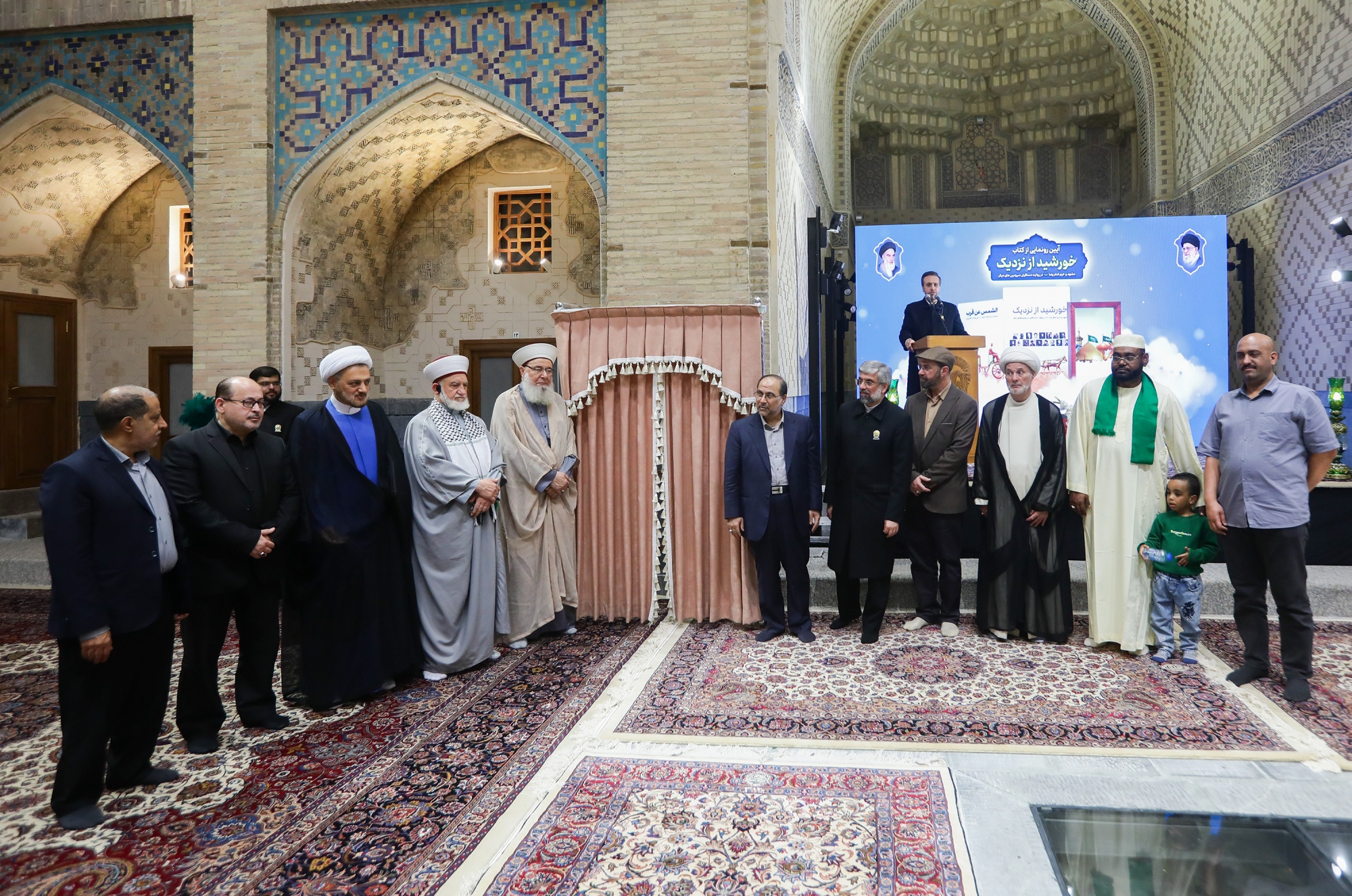 آیین رونمایی کتاب «خورشید از نزدیک»