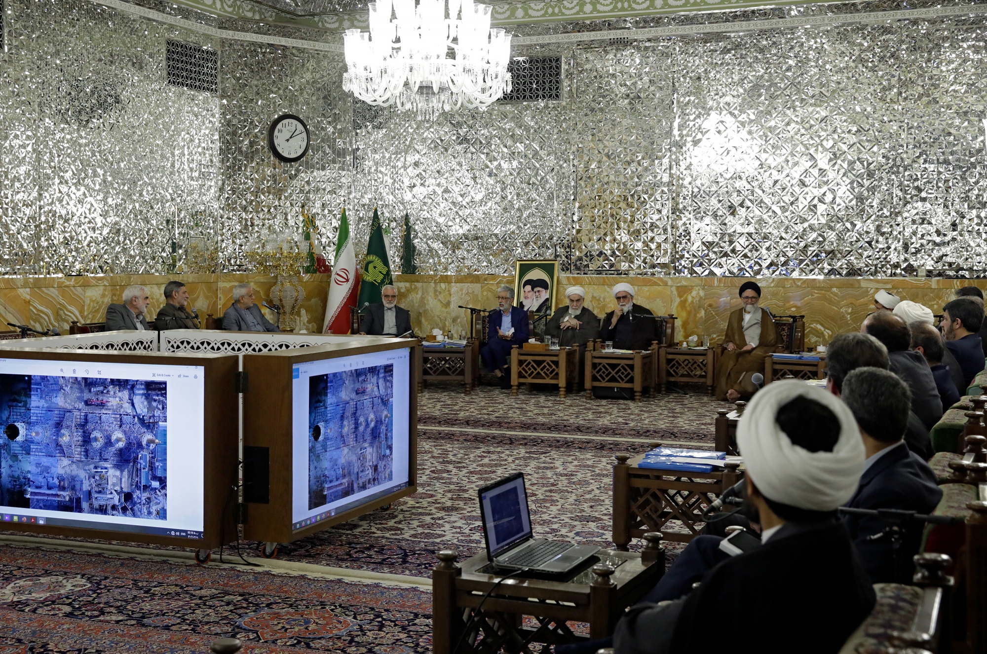 جلسه هیئت امنای حرم مطهر رضوی