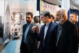 بازدید قائم مقام تولیت آستان قدس رضوی از نمایشگاه《بهار حرم؛ بهار زندگی》