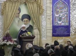 خدمت رسانی با کرامت به زائران شرط پذیرش خادمی حضرت رضا(ع) است