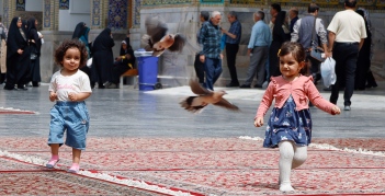 دخترانه در حرم امام مهربانی‌ها