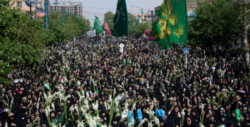 گلباران حرم مطهر رضوی در روز میلاد حضرت معصومه سلام الله علیها