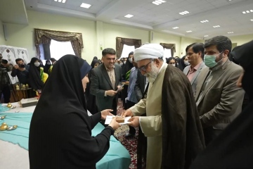 گزارشی از دیدار تولیت آستان قدس رضوی با دانش‌آموزان دبیرستان دخترانه امام رضا علیه‌السلام 