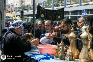 موکب خدمت‌رسانی جوانان رضوی در مشهد