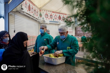 پذیرایی خادمیاران استان آذربایجان غربی از زائرین حرم مطهر رضوی