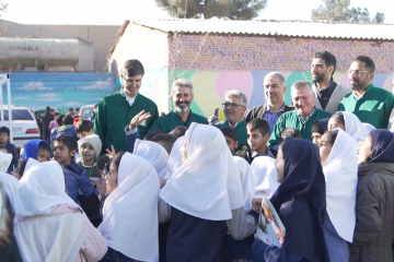 روایتی از گره‌گشایی خادمان امام رضا علیه از دانش آموزانی که مشکل بینایی دارند